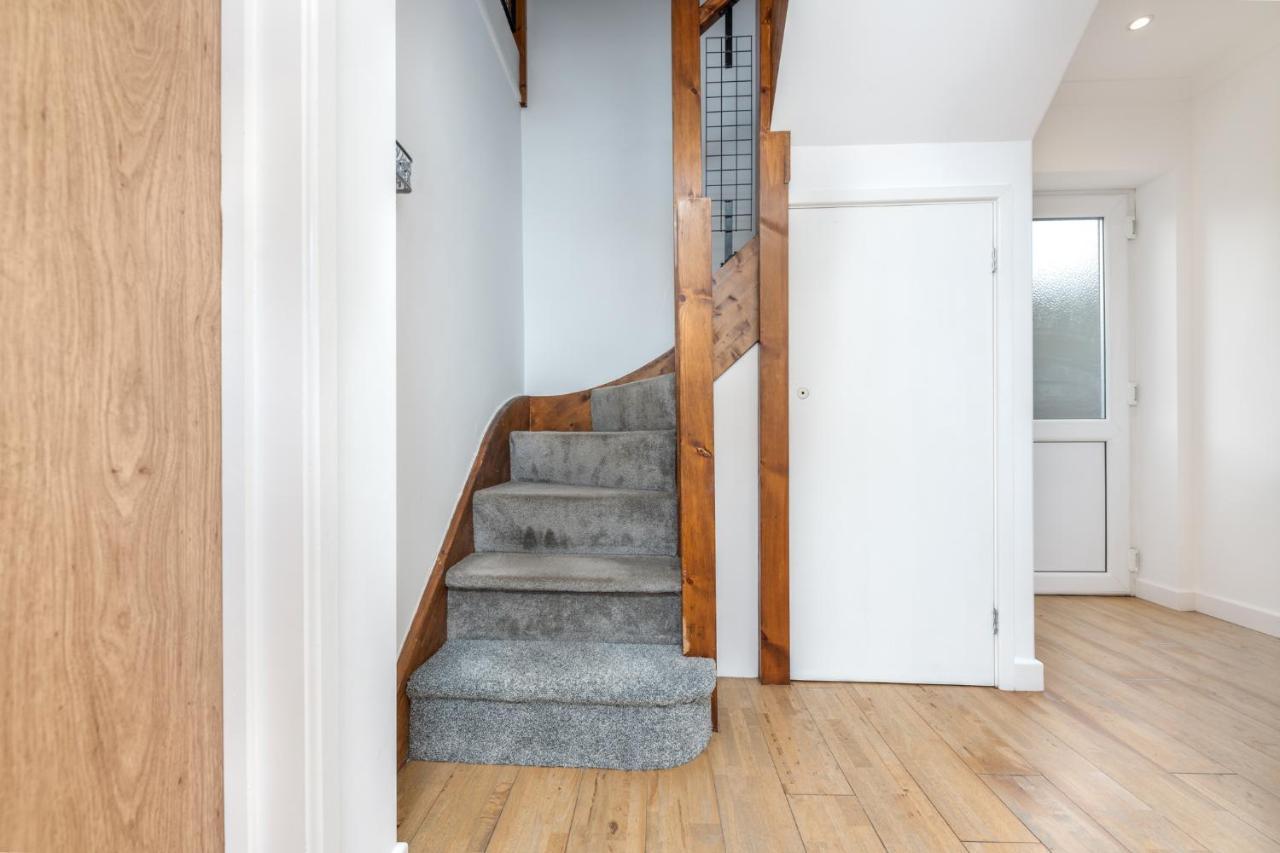 Stayright- 2 Bedroom House, Centrally Located & Close Walk To City Centre Кардиф Екстериор снимка